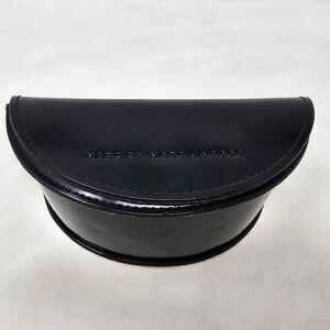 MARC BY MARC JACOBS BLACK EYEGLASS SUNGLASS CASE HALF CIRCLE SHAPE MAGNET CLOSE